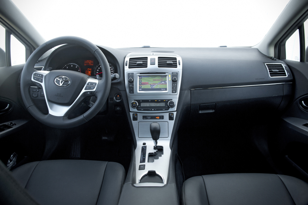 Toyota Avensis 2011 салон