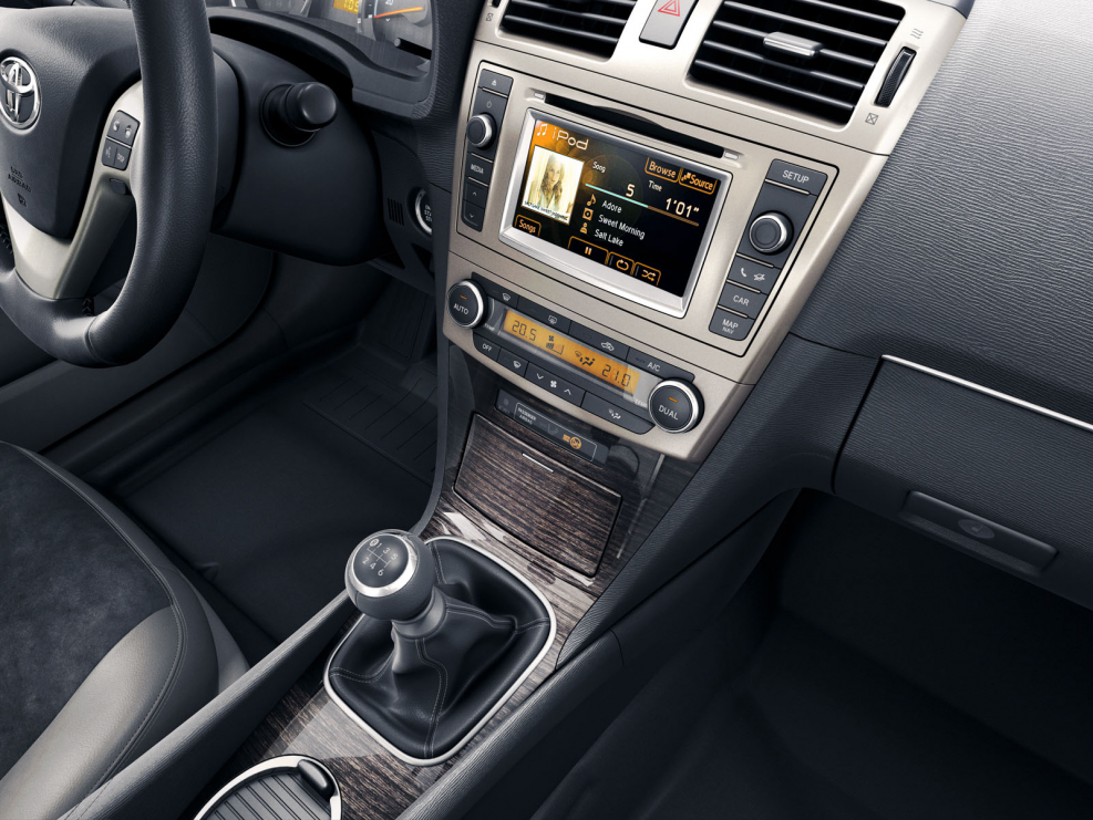 Toyota Avensis 2010 салон