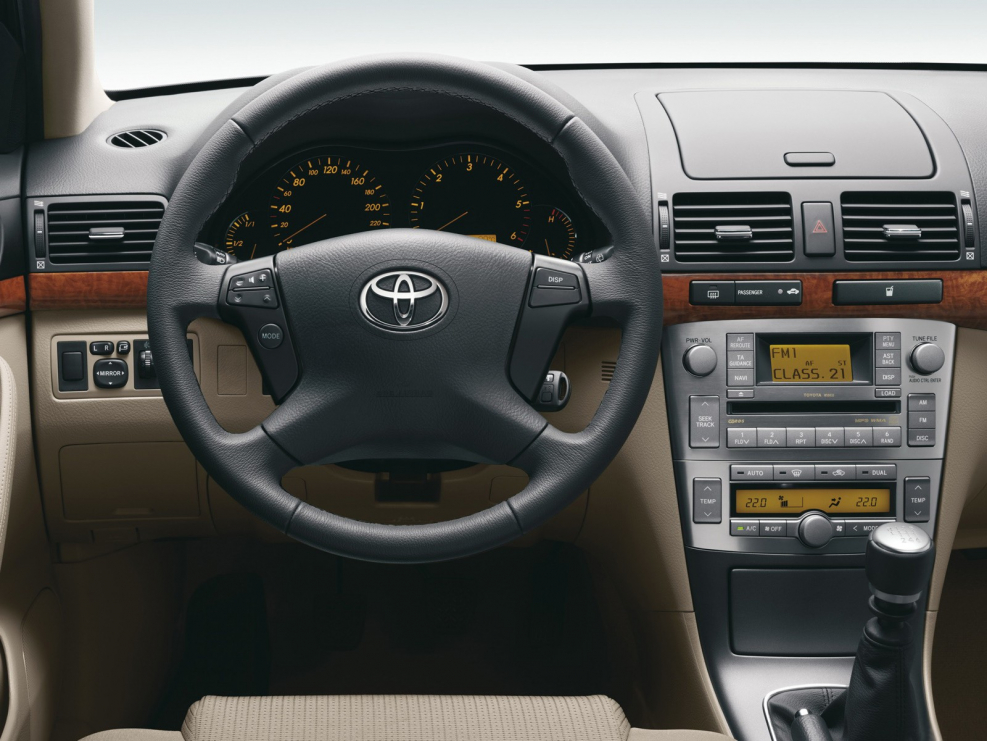 Toyota Avensis 2003-2008 салон