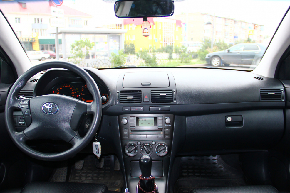 Химчистка салона Тойота Авенсис 2008