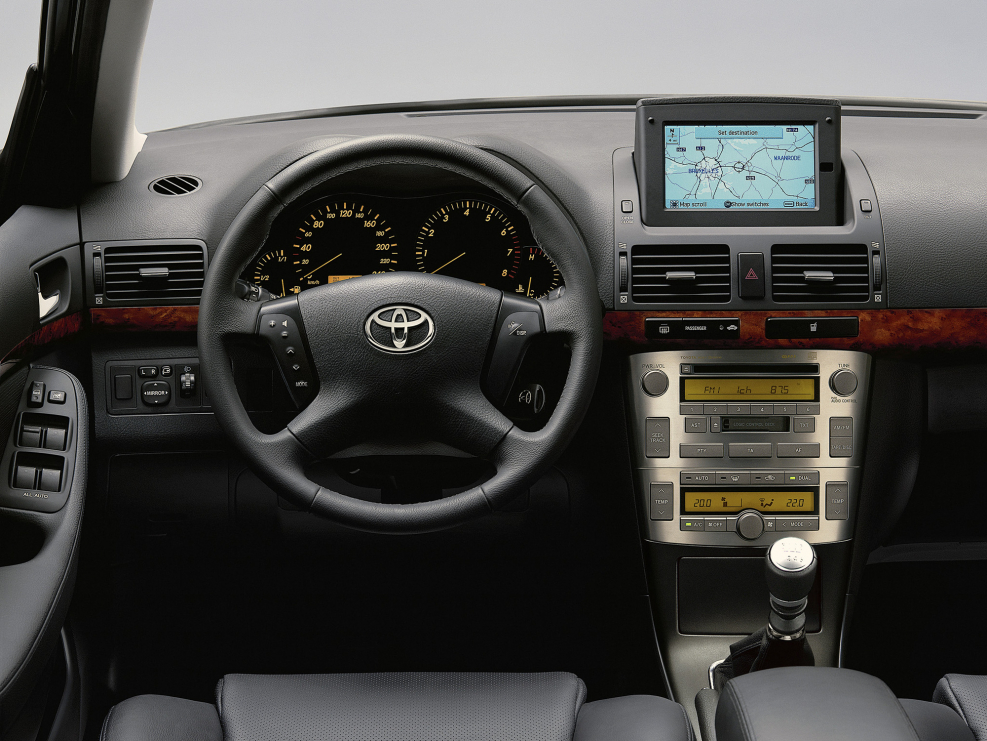 Avensis 2006 салон