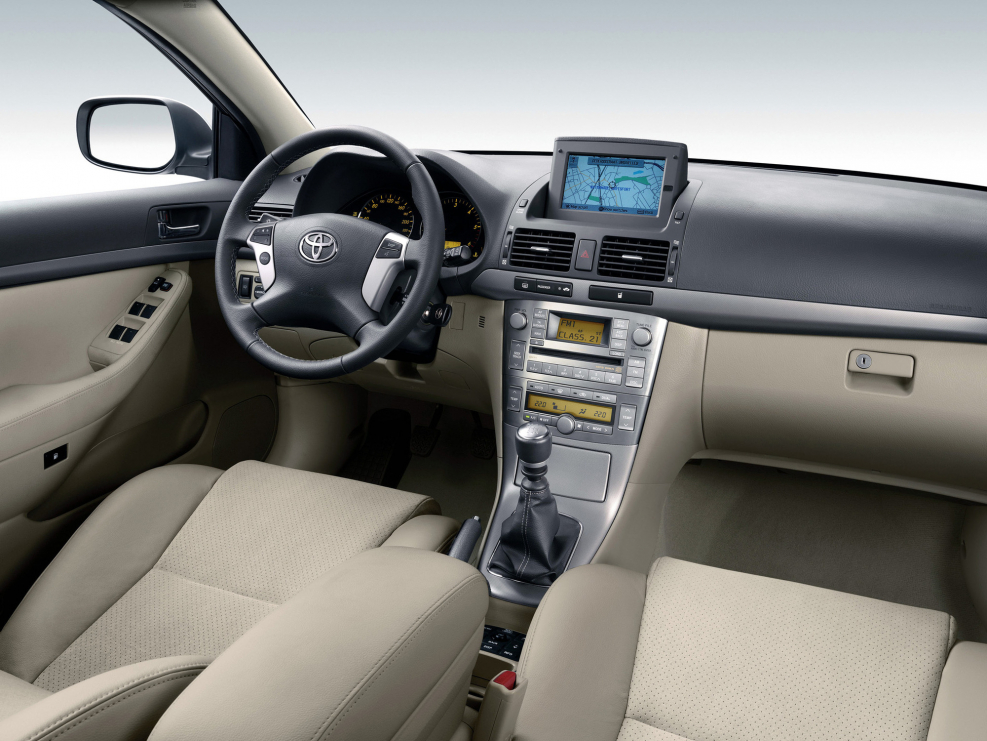 Toyota Avensis 2008 салон