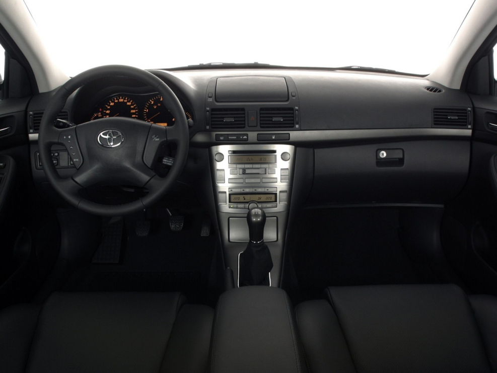 Toyota Avensis 2006 салон