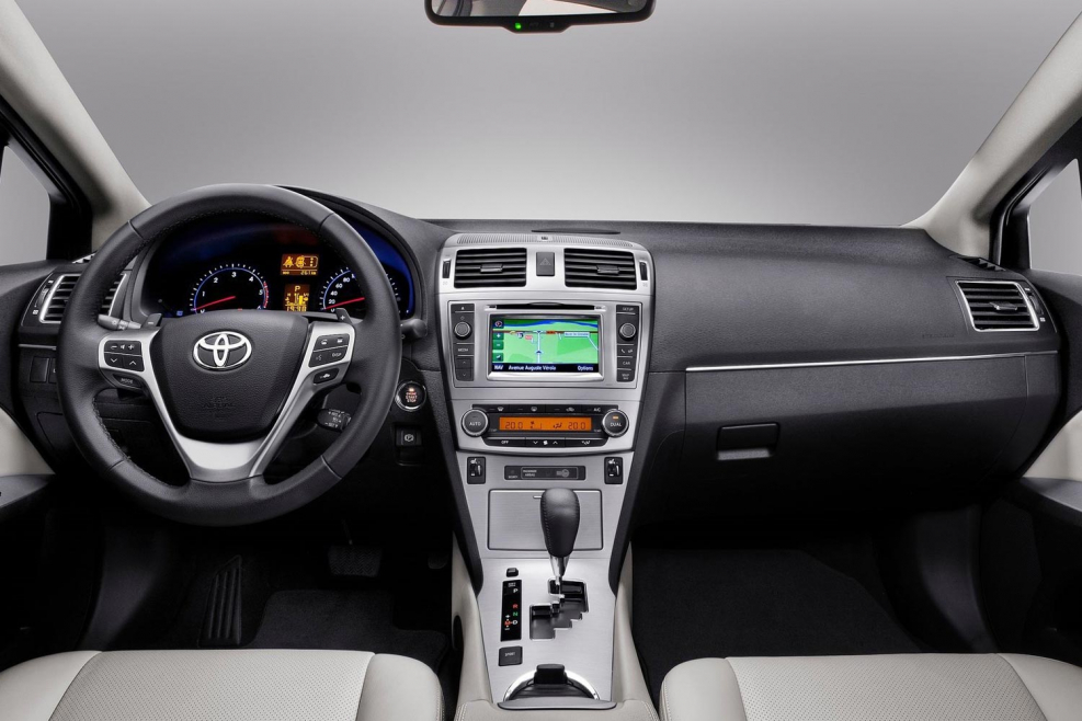 Toyota Avensis 2009 салон