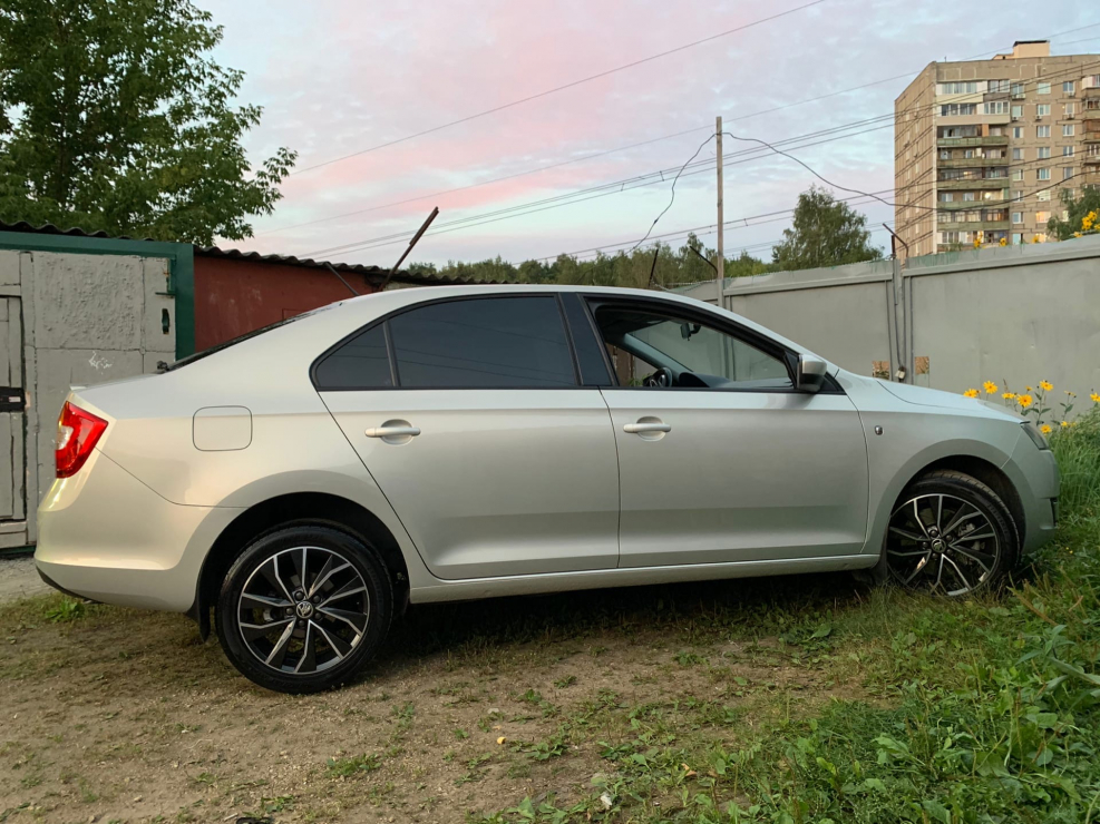 Skoda Rapid 2014 на штамповках r16