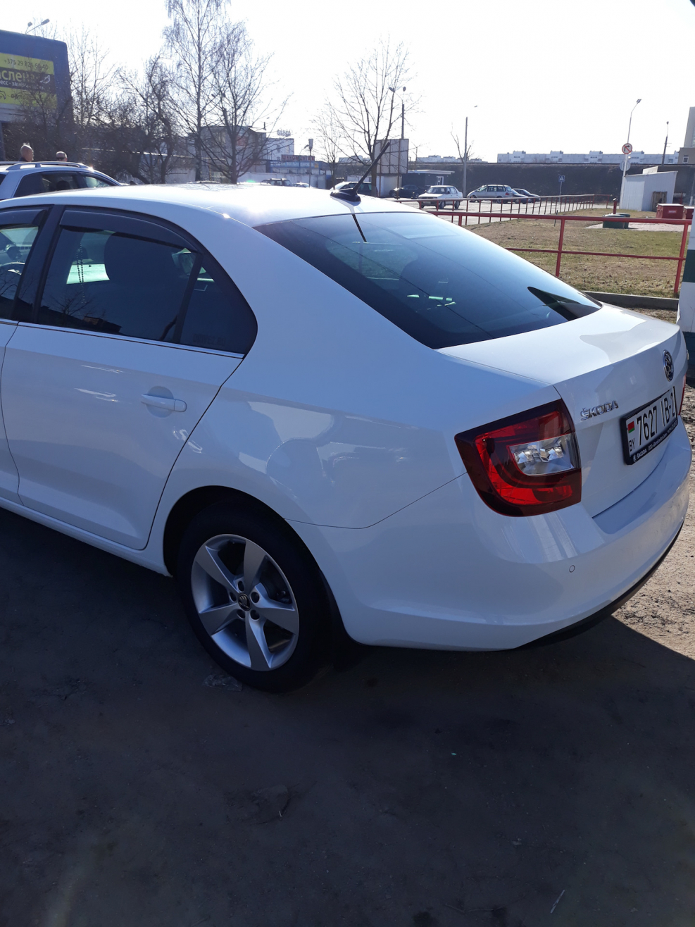 Skoda Rapid синий r17