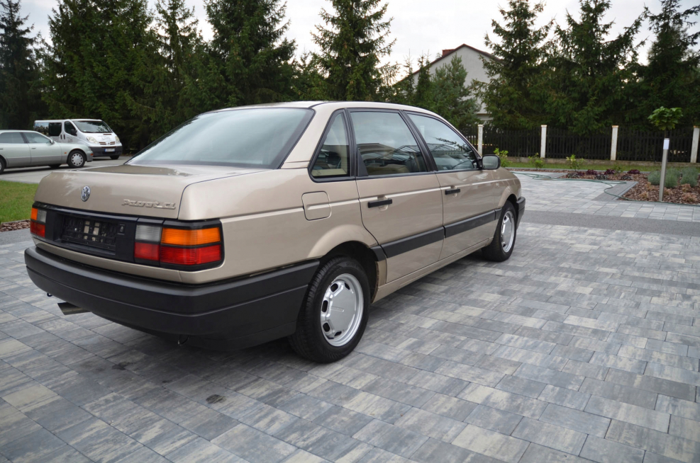 VW Passat b3 седан