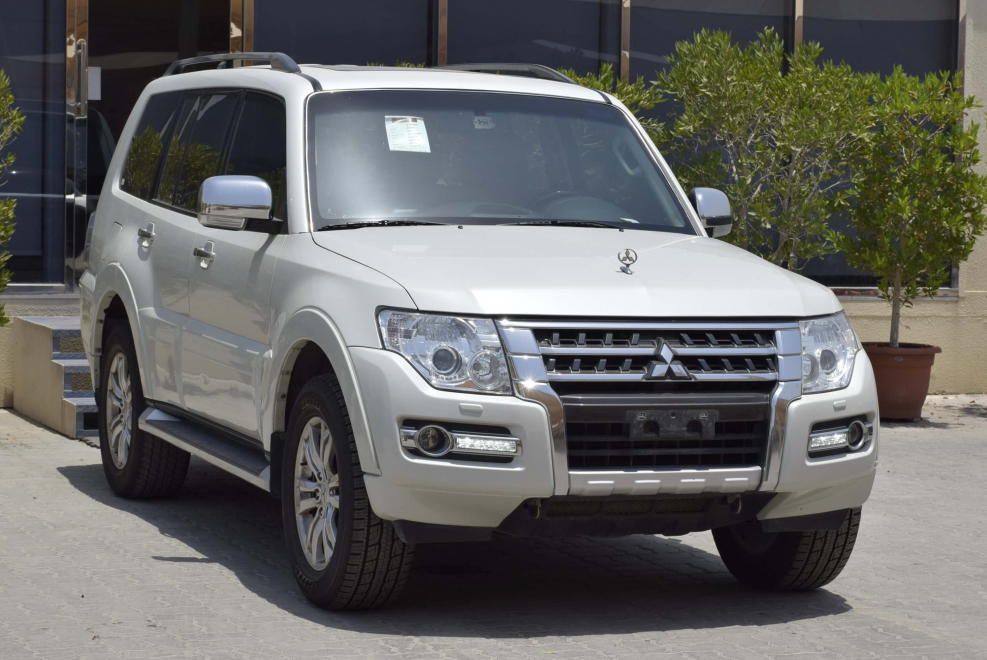 Mitsubishi pajero 2015