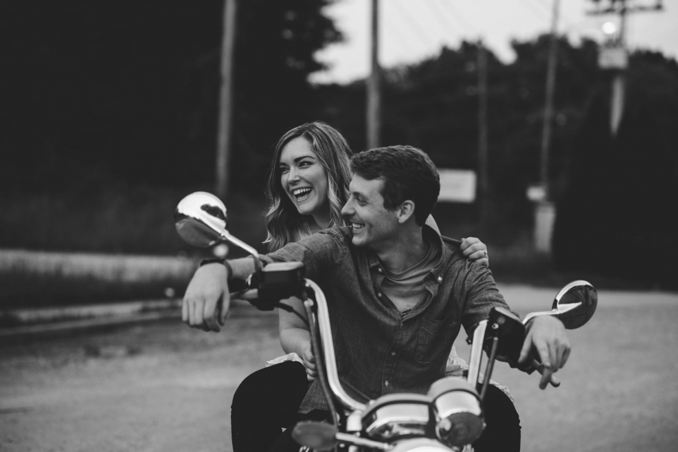 Семейная фотосессия с мотоциклом