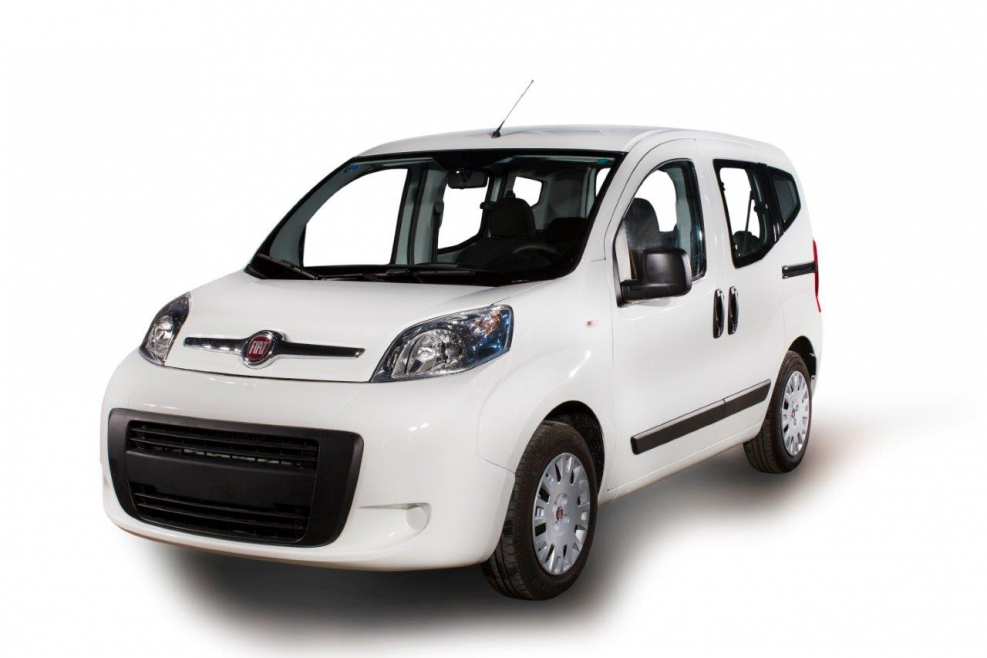 Fiat Fiorino 2018 на белом фоне