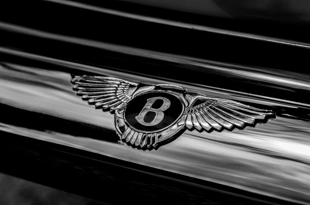 Bentley надпись