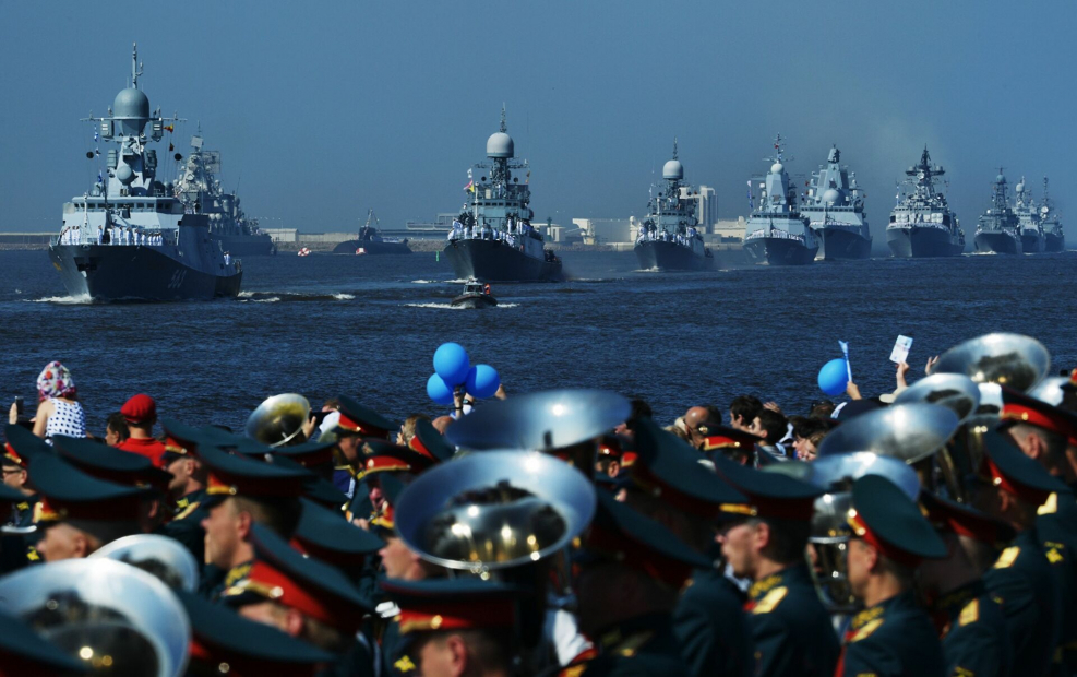Парад кораблей в Кронштадте