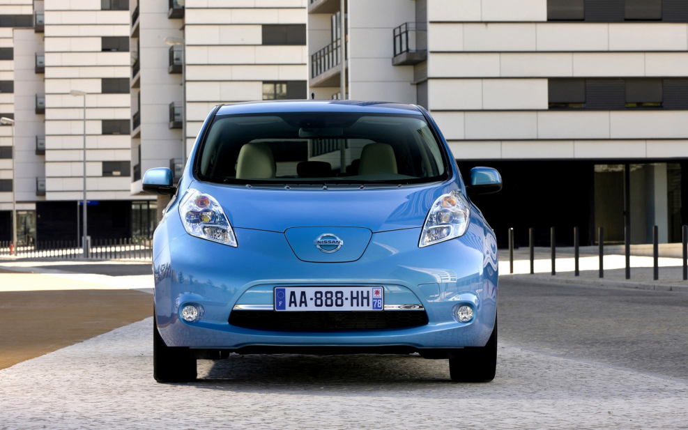 Машина Nissan Leaf