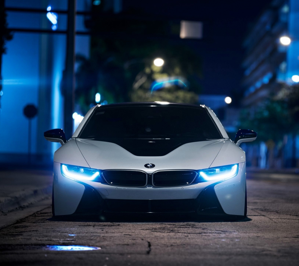 BMW i8 неоновая