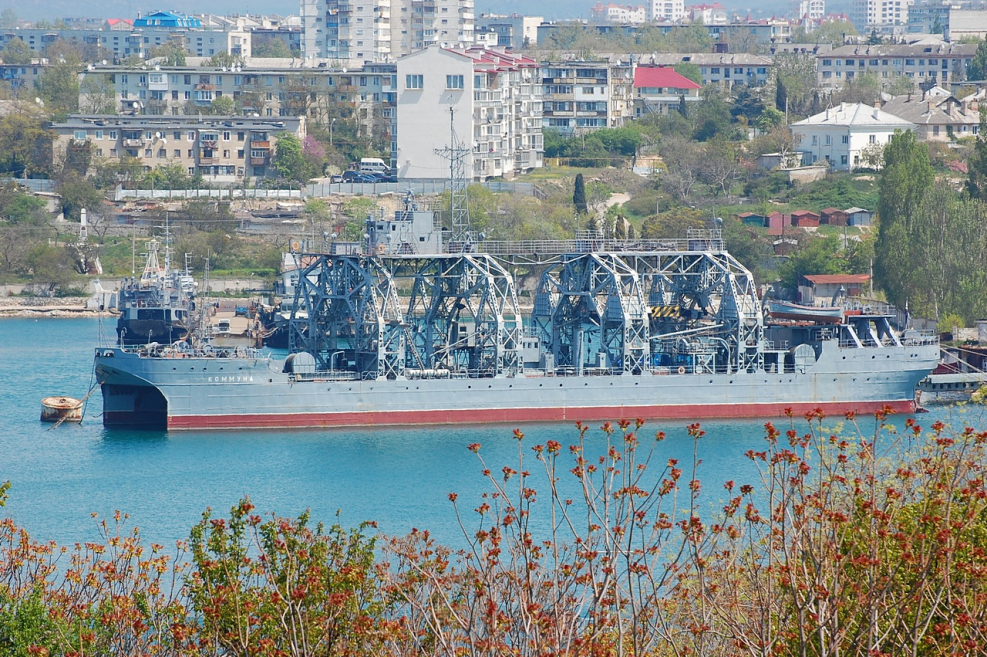 Корабль коммуна док