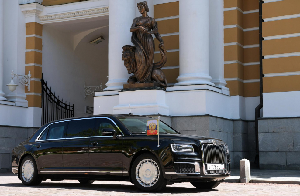 Автомобиль президента России Путина Аурус