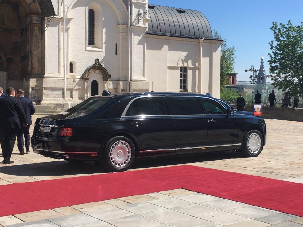 Аурус лимузин президента