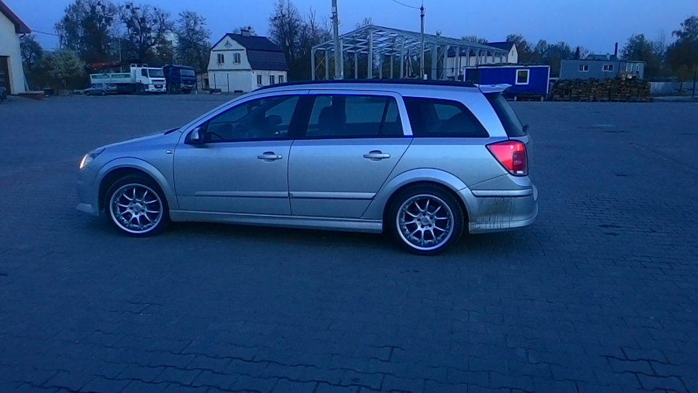 Opel Astra h Caravan r17