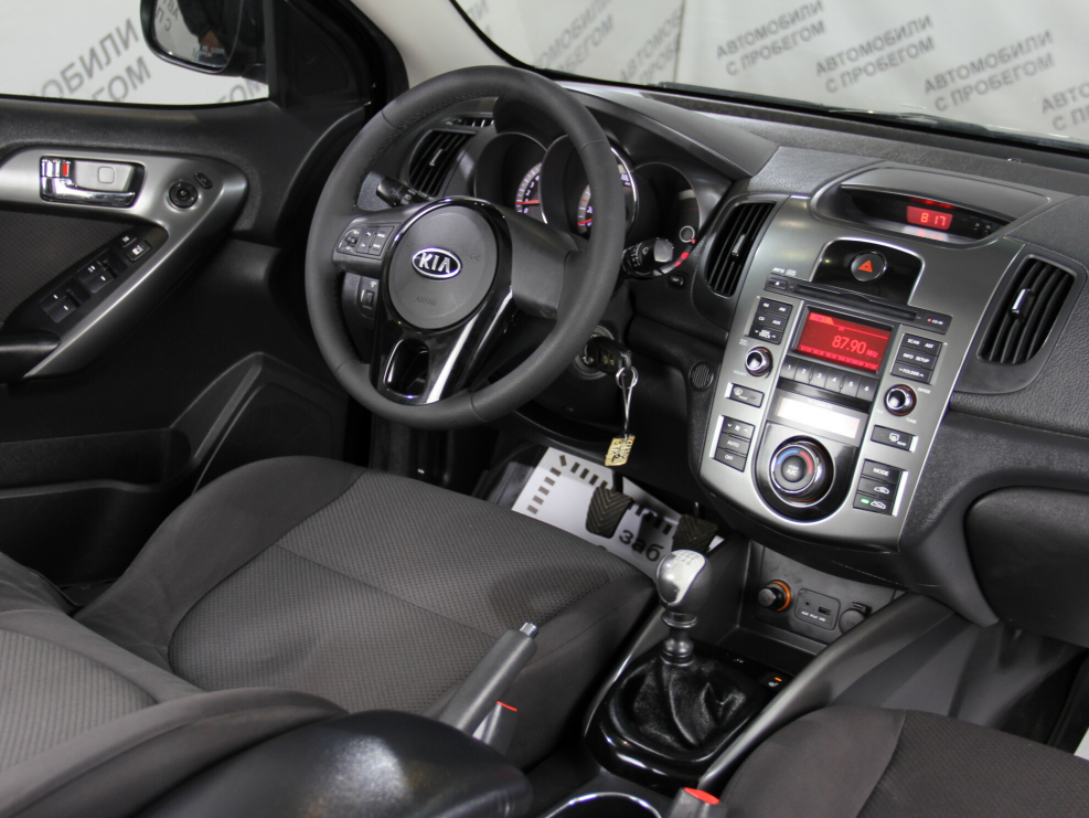 Kia Cerato 2011 салон