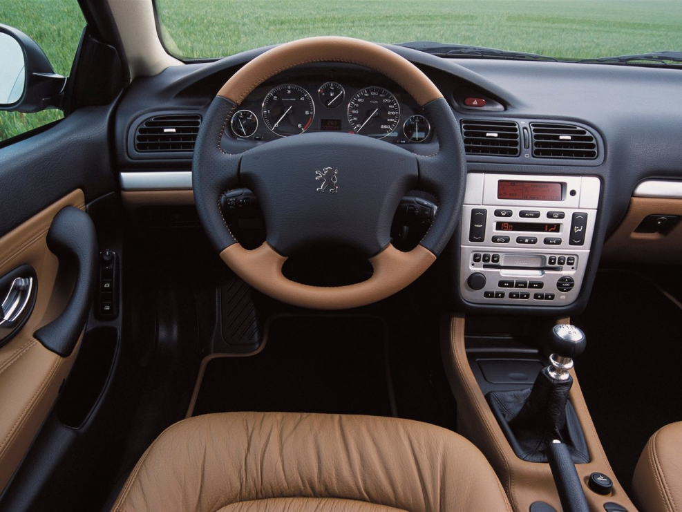 Peugeot 406 Coupe салон