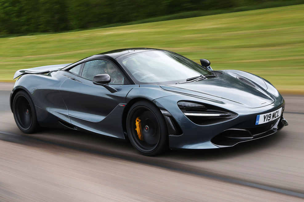 Спорткар Макларен 720s