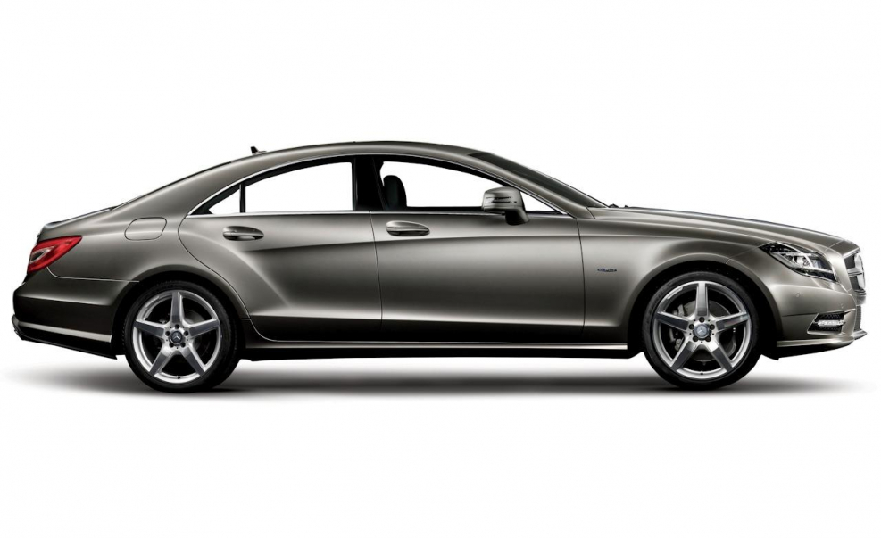 Мерседес черный сбоку CLS class