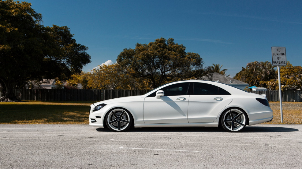 Мерседес Бенц CLS белый