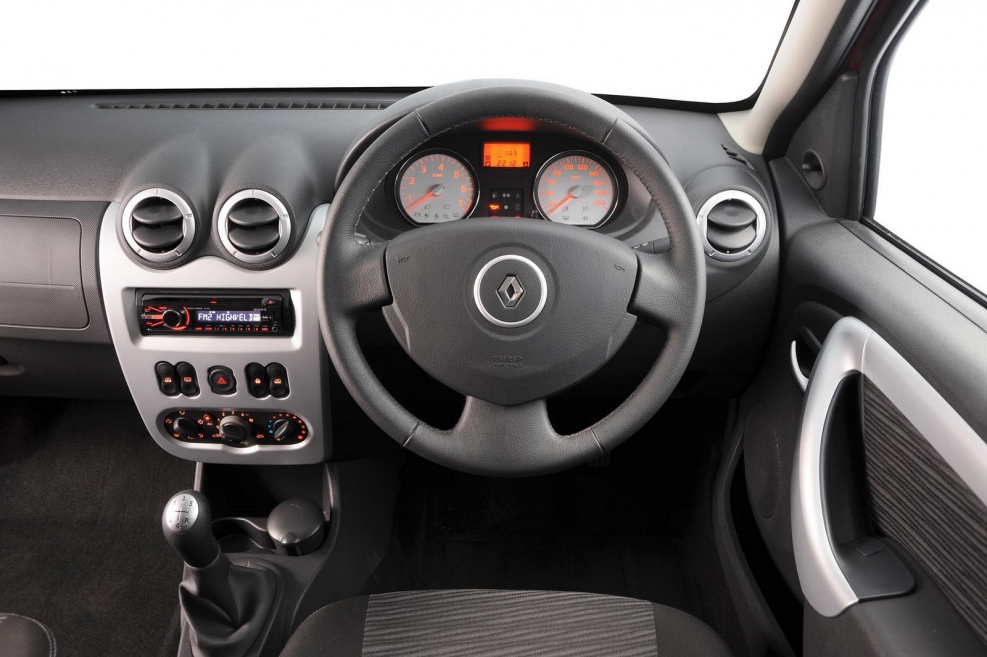 Renault Sandero i 2011 салон