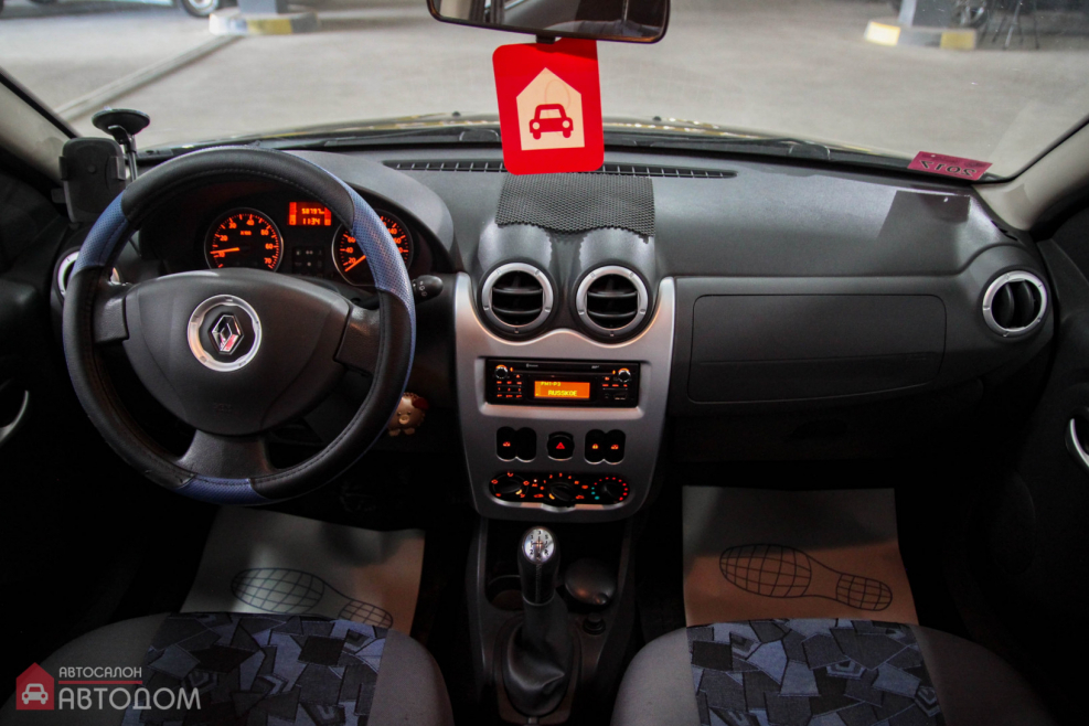 Renault Sandero 2013 салон