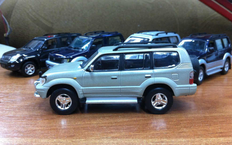Toyota Land Cruiser Prado 95 1:43