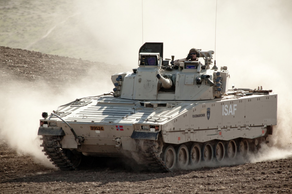 Танк cv90