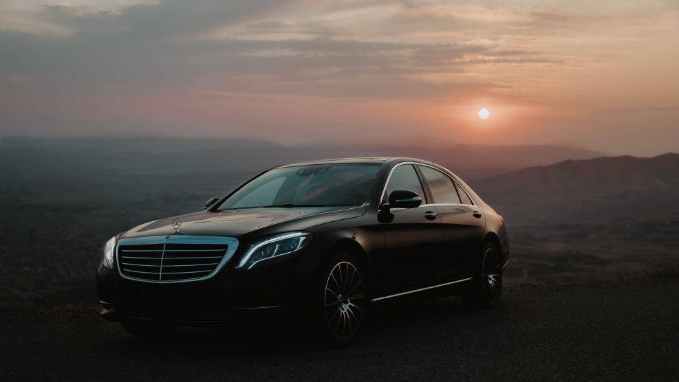 Mercedes 222 Black Side