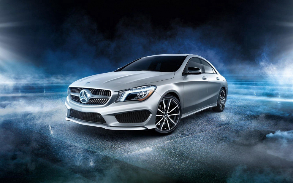 Мерседес CLA 200 синий фон