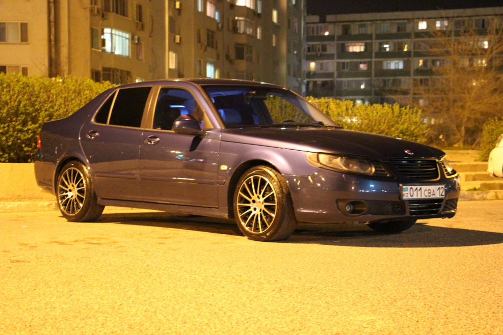 Saab 9-5 1998 stance