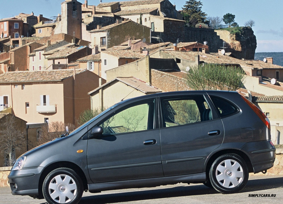 Nissan Almera Tino 2003