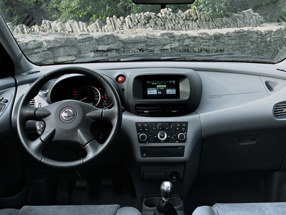 Nissan Almera Tino 2000