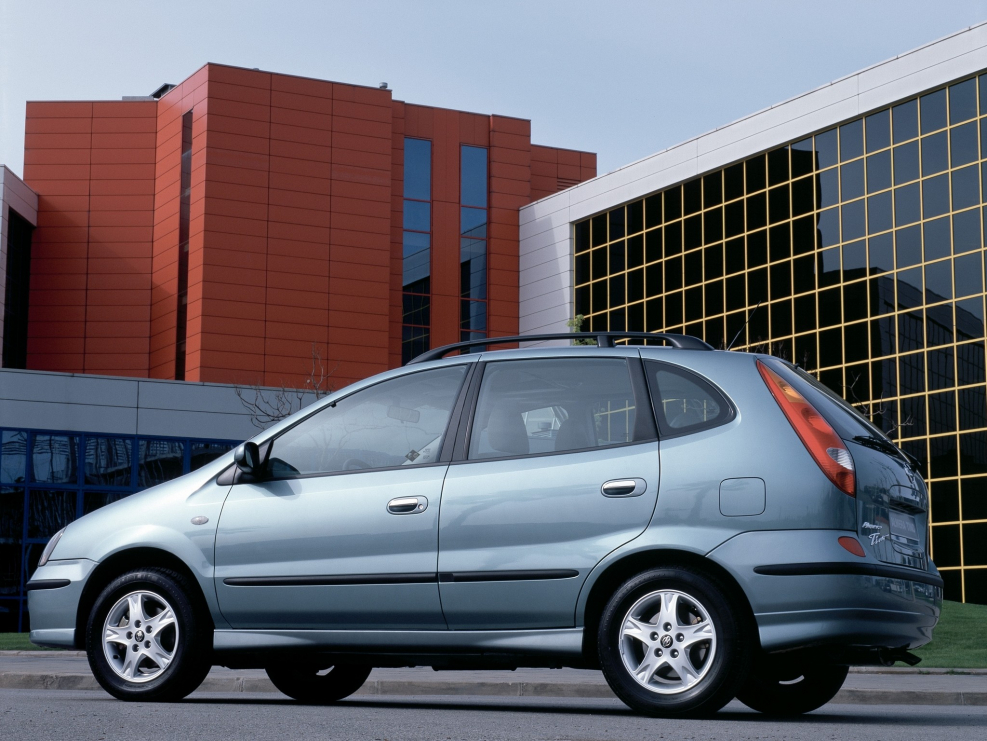 Nissan Almera Tino 2004