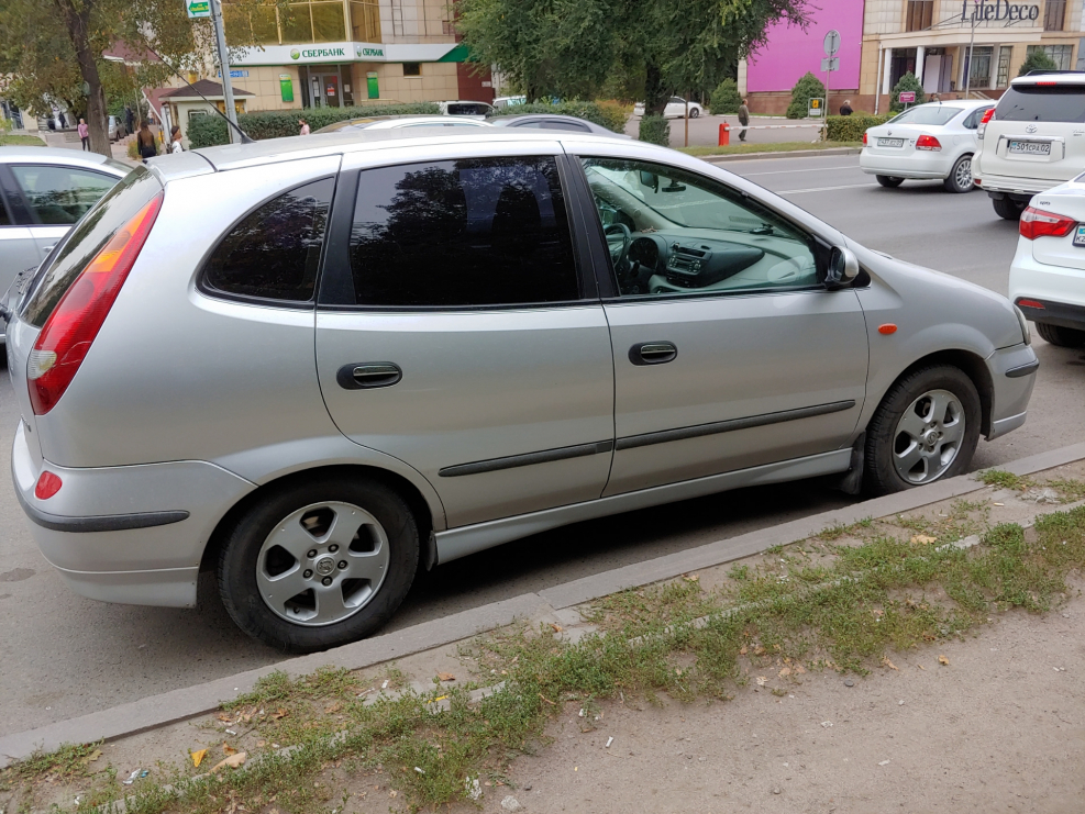 Ниссан Альмера Тино 2001