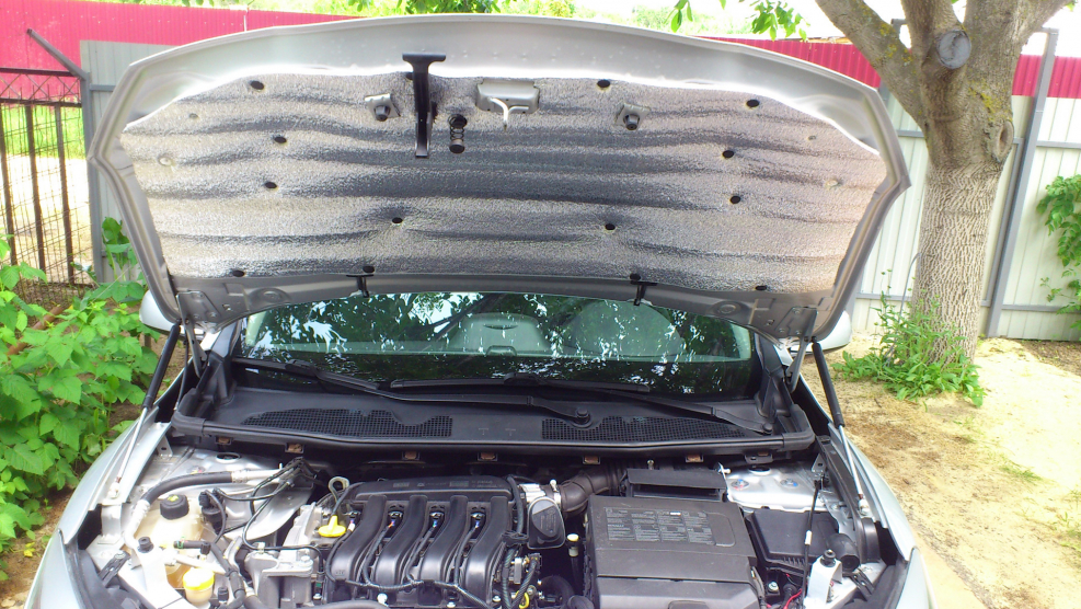 Renault Fluence подкапотное