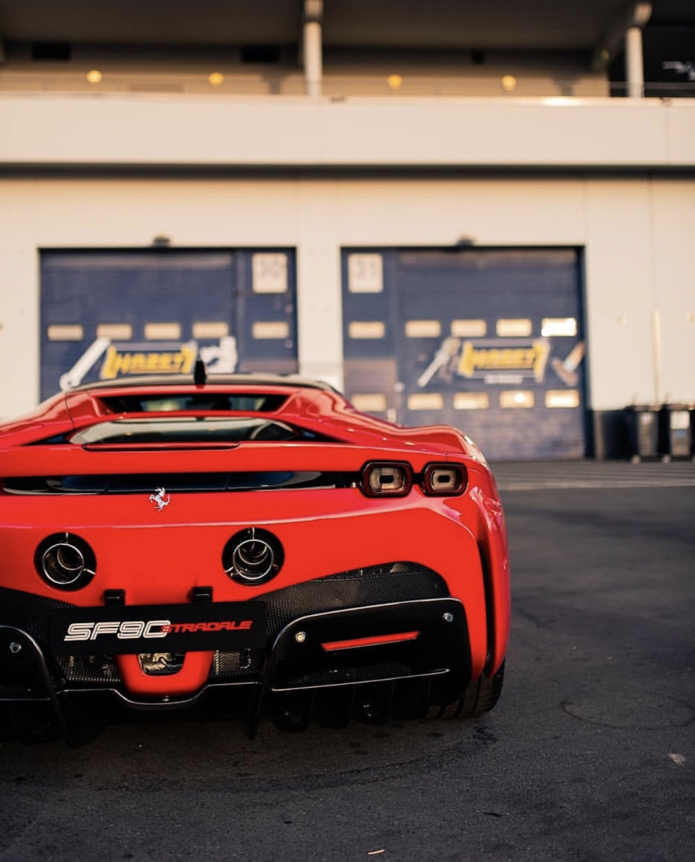Ferrari sf90 2020
