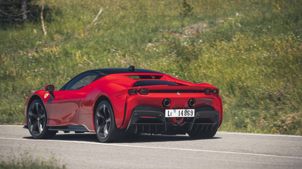 Новая Ferrari sf90