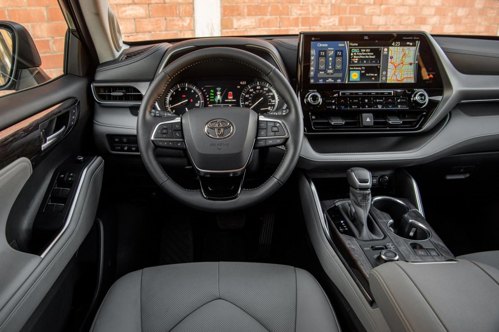 Toyota Camry 2017 интерьер