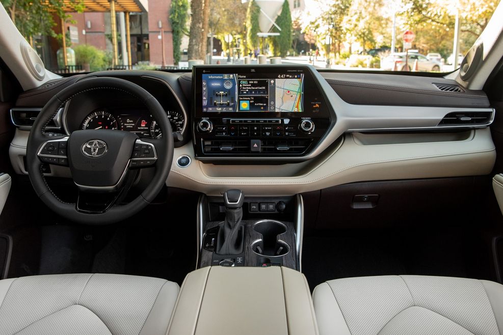 Toyota Camry 2018 салон