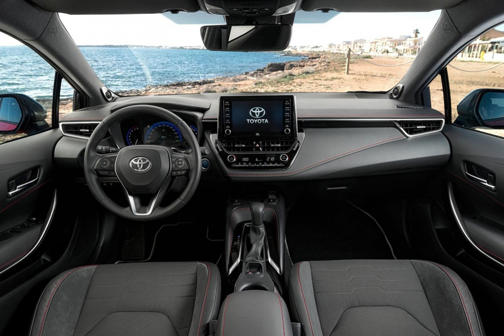 Toyota Camry 2019 салон