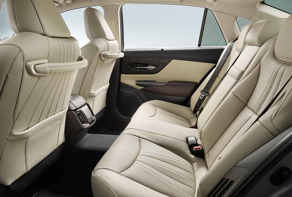 Toyota Crown 210 athlete