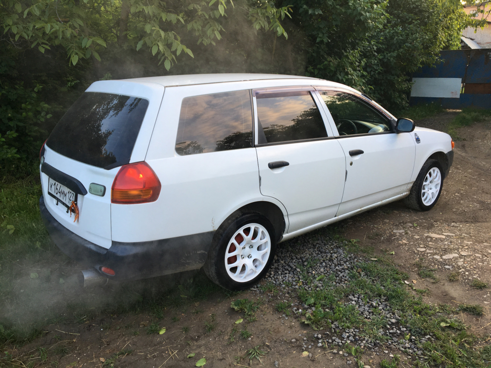 Nissan ad 2000 stance