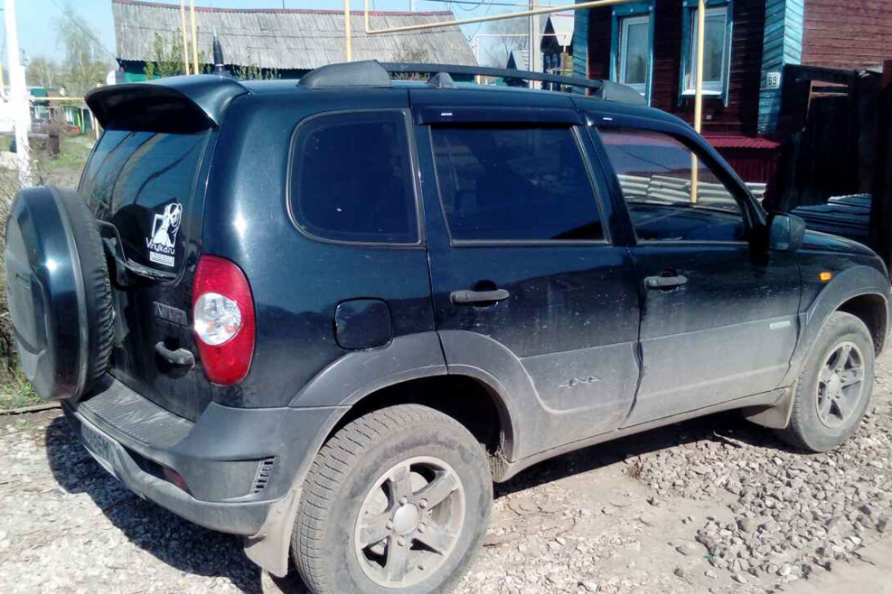 Спойлер на Chevrolet Niva