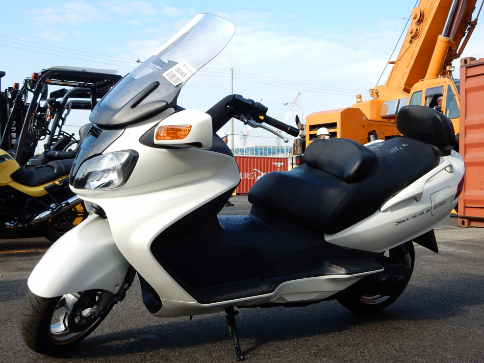 Сузуки Skywave 650