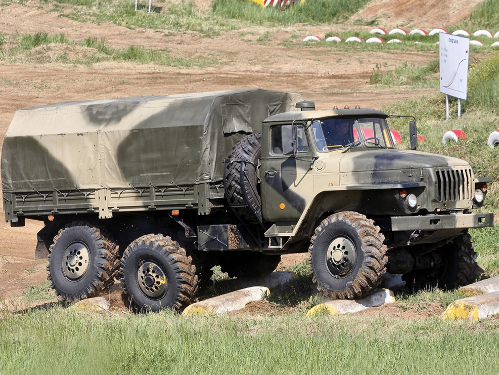 Автомобиль Урал Урал 4320