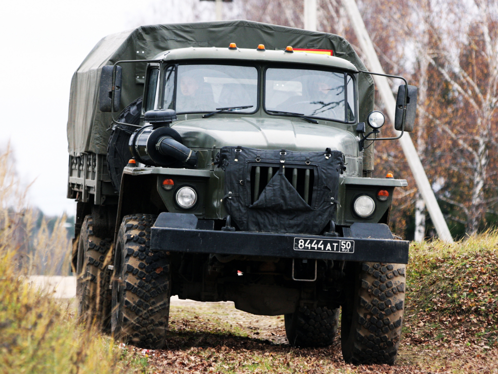 Военный тягач Урал 4320